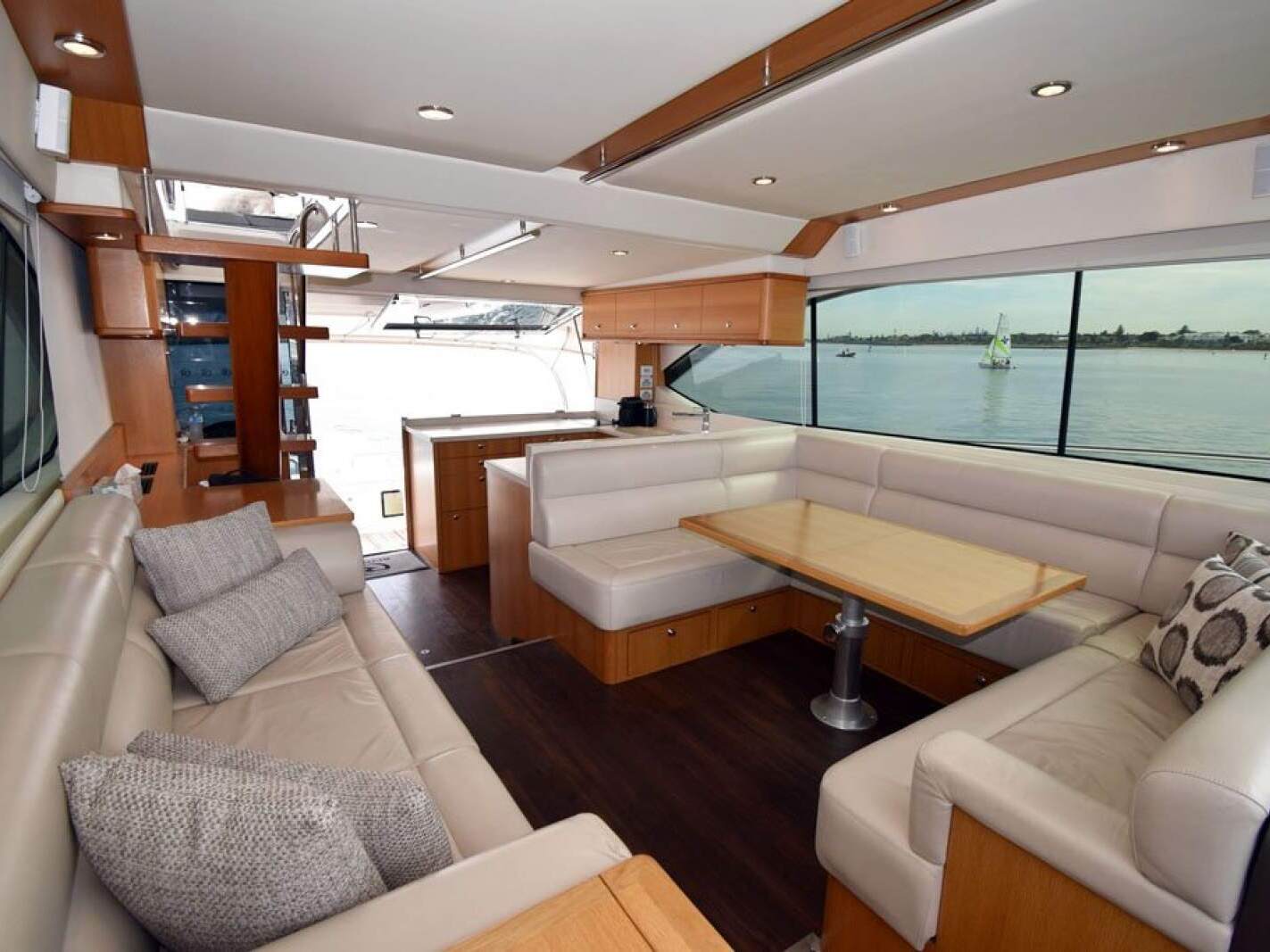 Riviera 50 Enclosed Flybridge 0 05