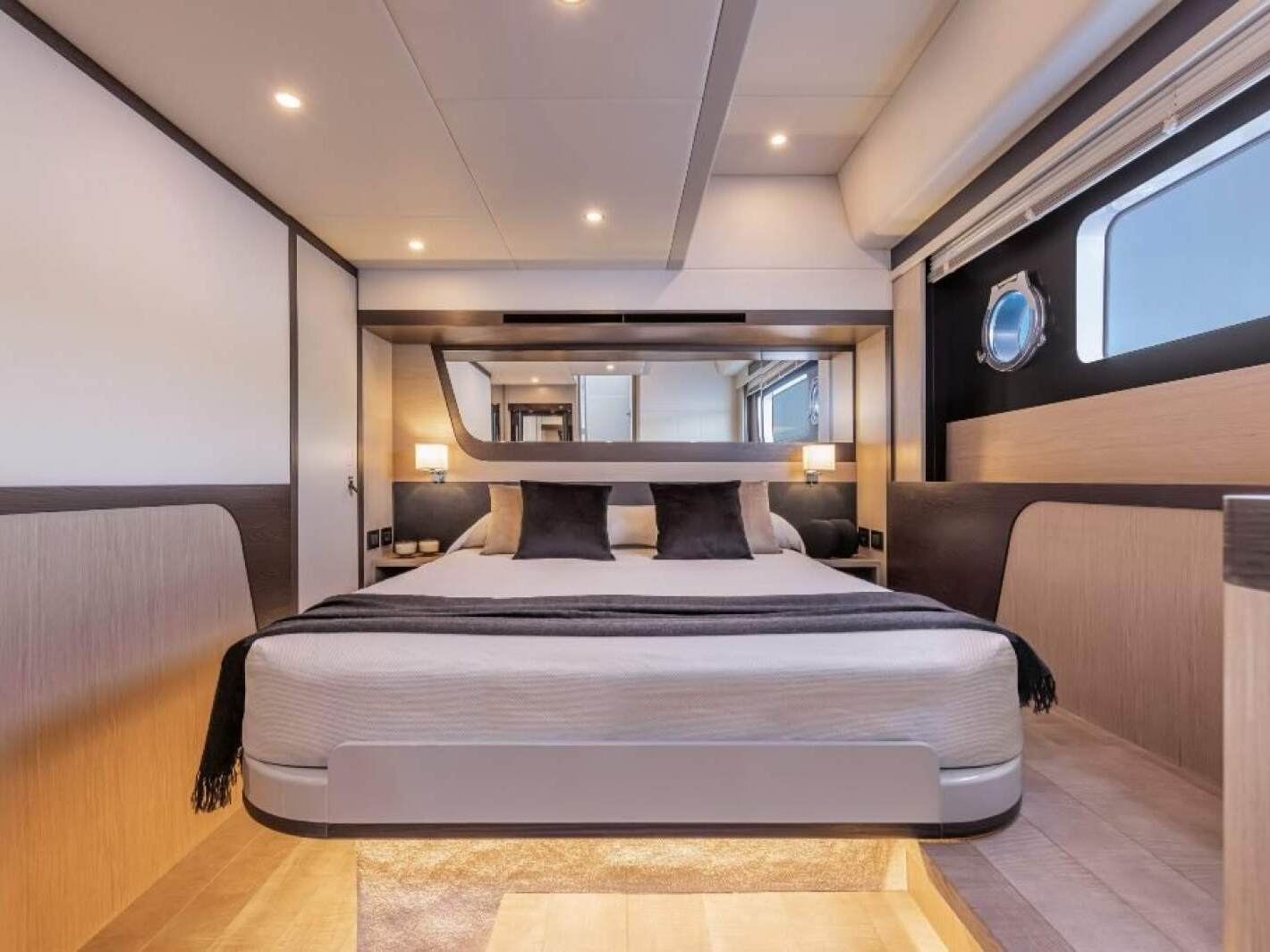 Absolute 48 Coupe 0 03