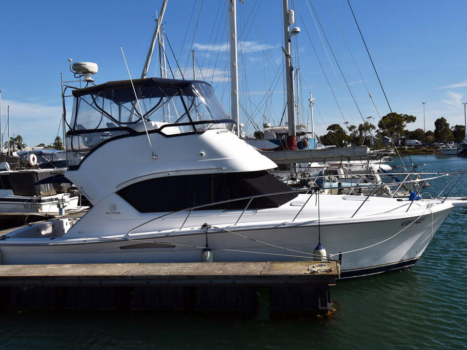 Riviera 3350 Flybridge 0 00