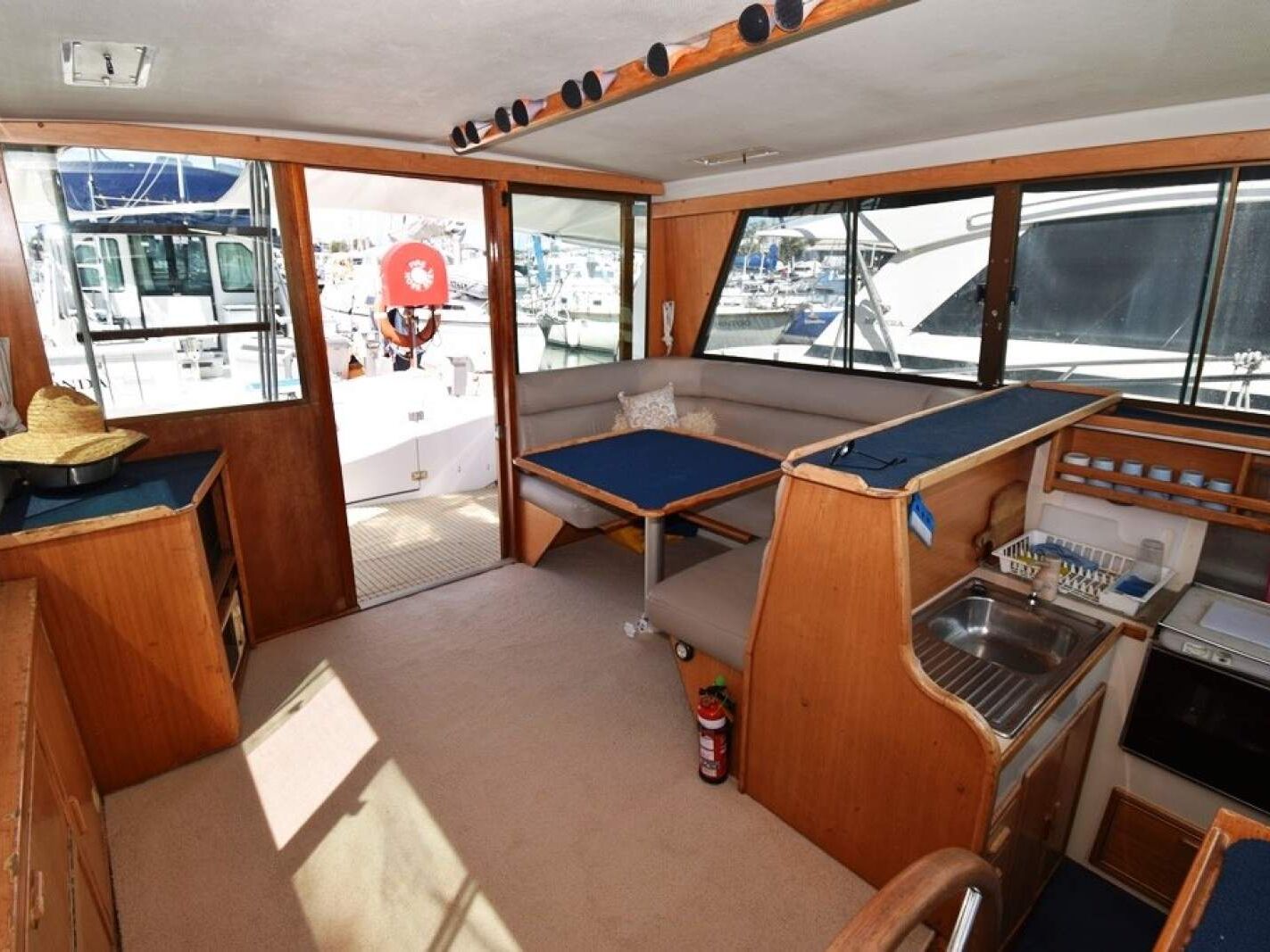 Riviera 35 Flybridge 0 04