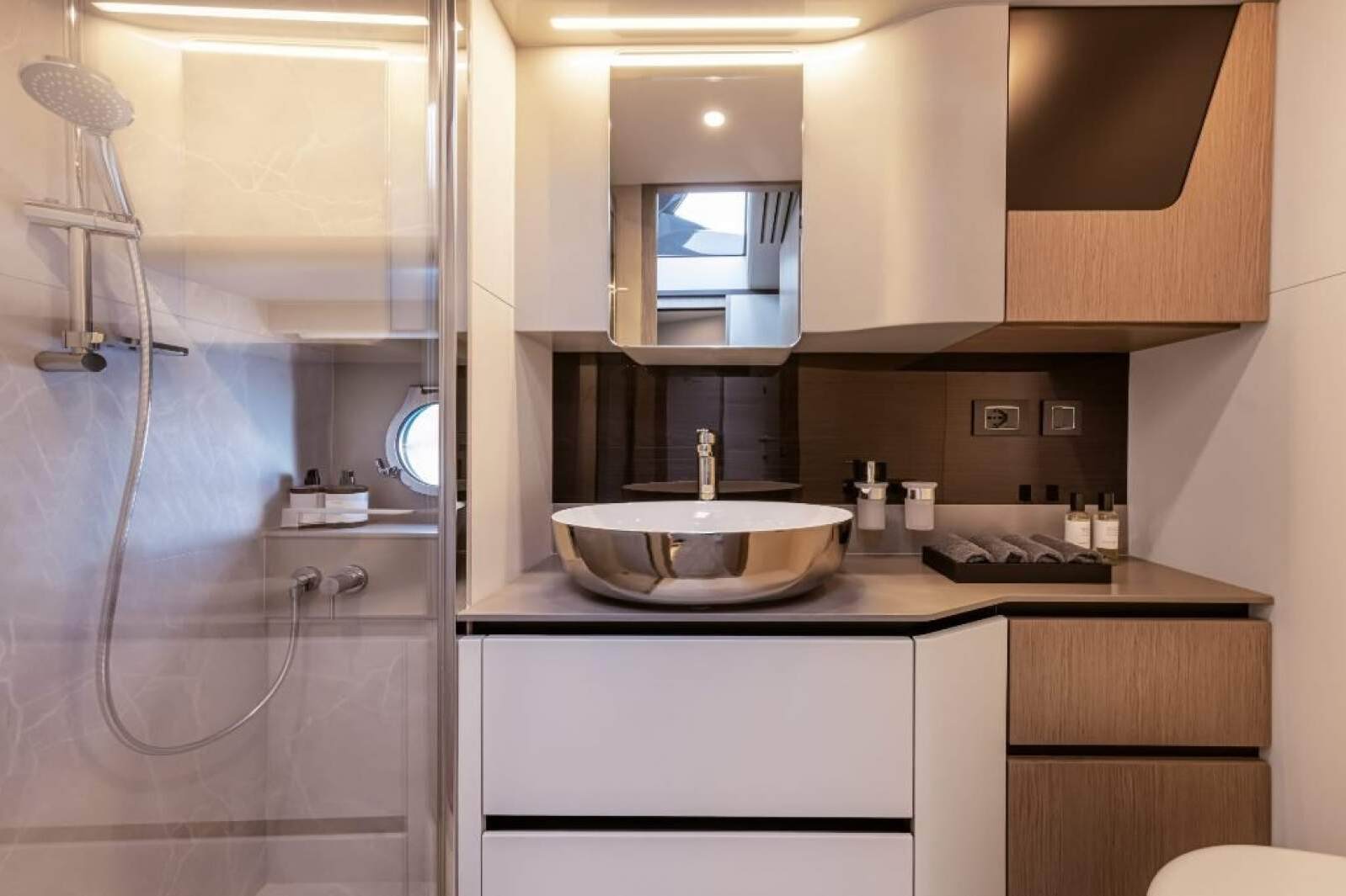 Absolute 48 Coupe 0 07