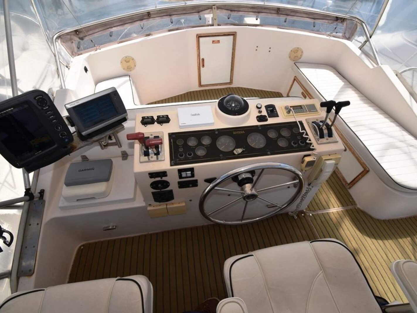 Riviera 35 Flybridge 0 16