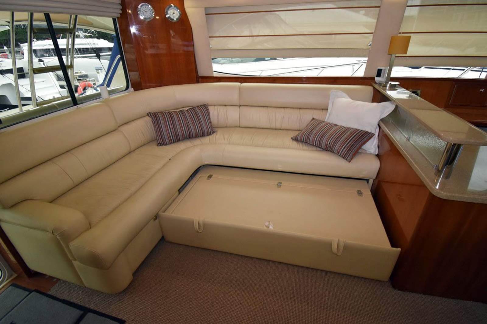 Riviera 47 Enclosed Flybridge 0 08