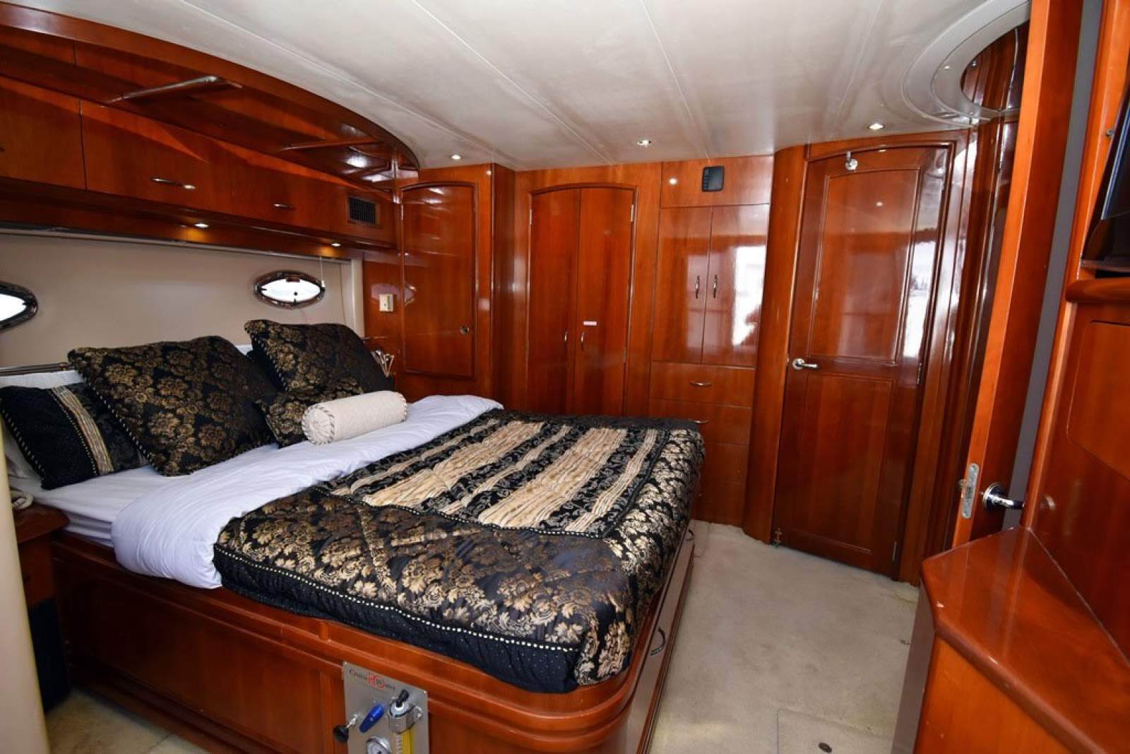 Carver 564 Motor Yacht 2003 09