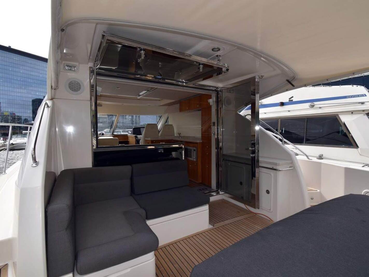 Riviera 5000 Sport Yacht 0 23