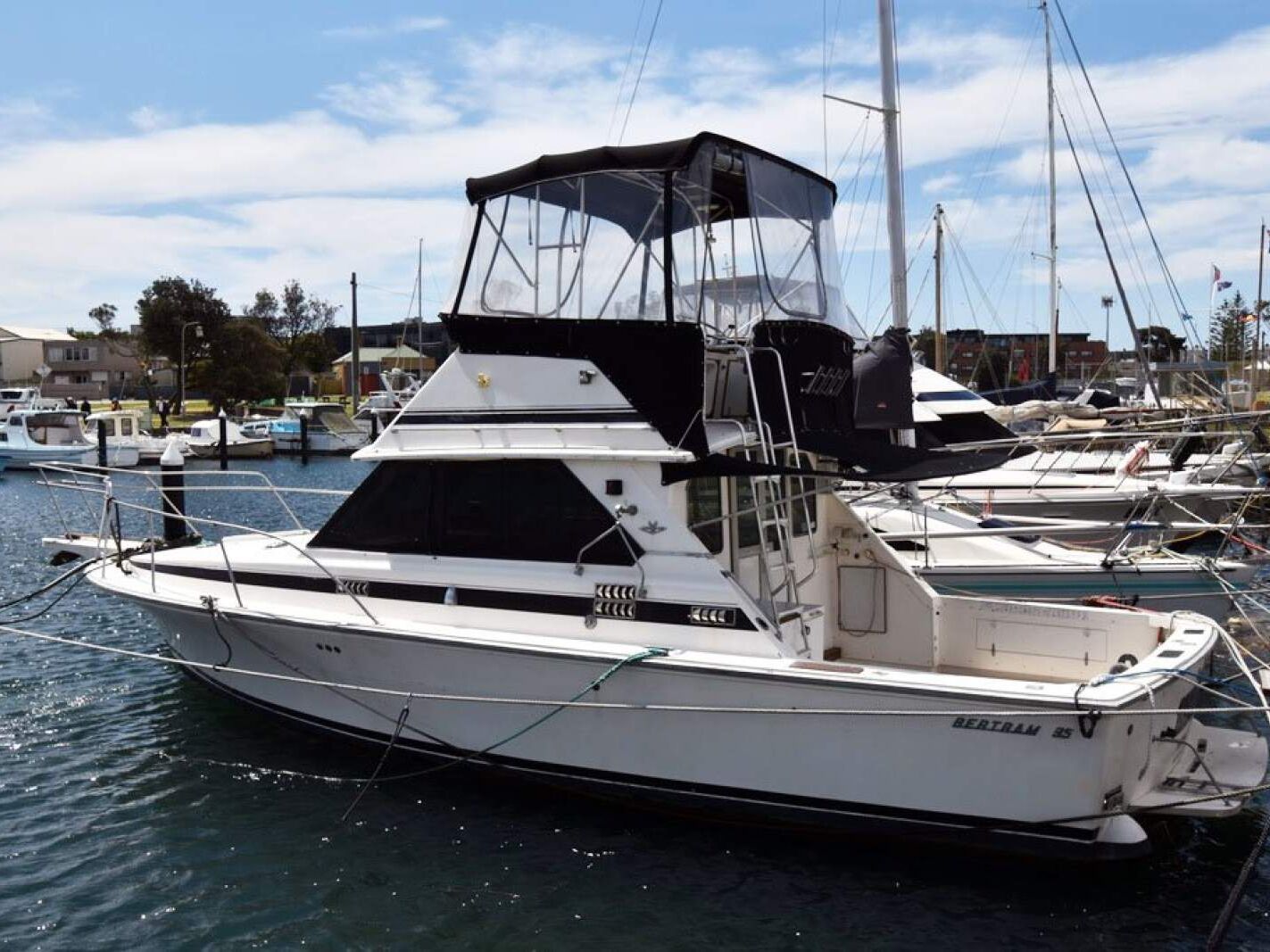Bertram 35 Flybridge 0 13