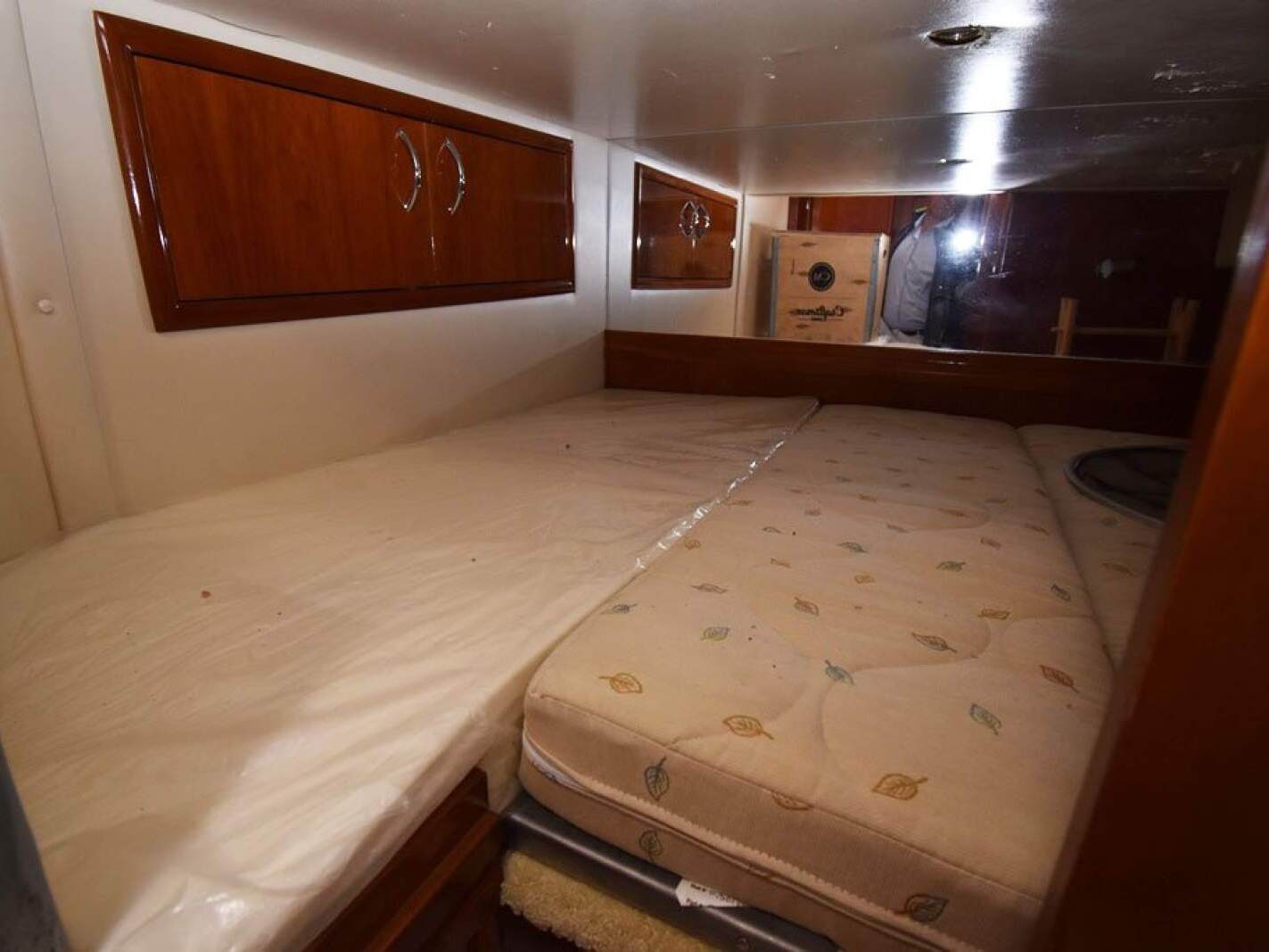 Carver 564 Motor Yacht 2003 17