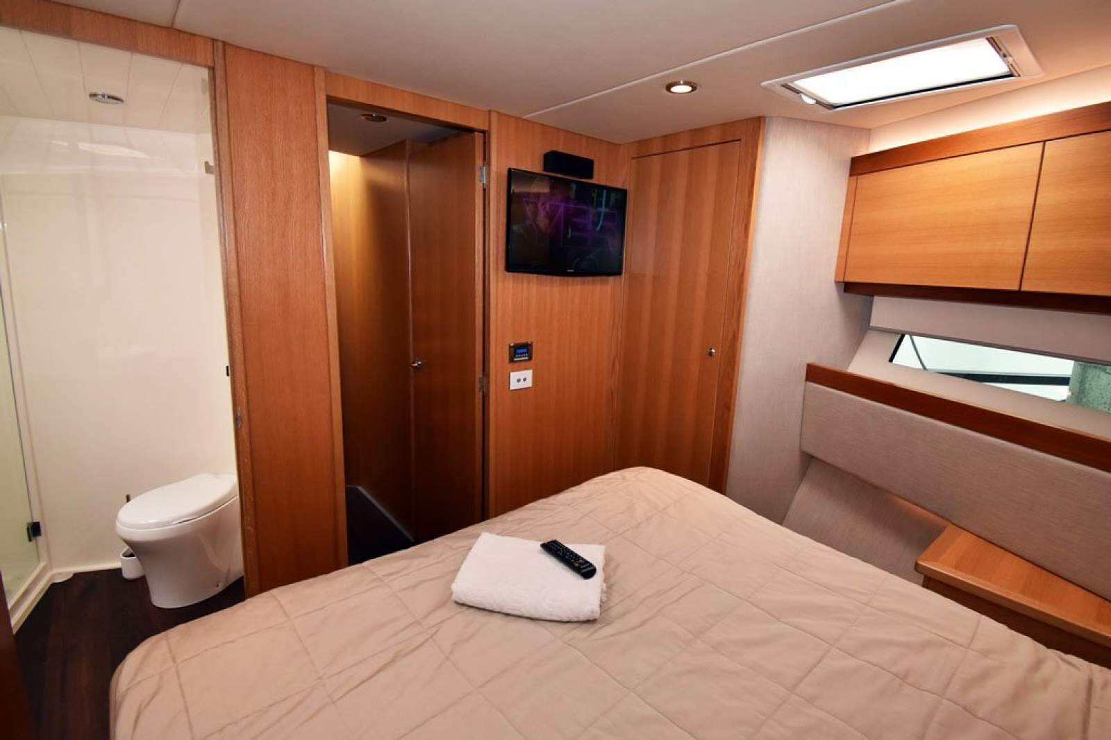 Riviera 50 Enclosed Flybridge 0 15