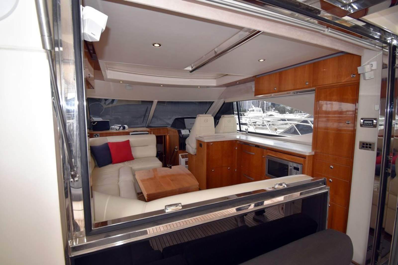 Riviera 5000 Sport Yacht 0 04