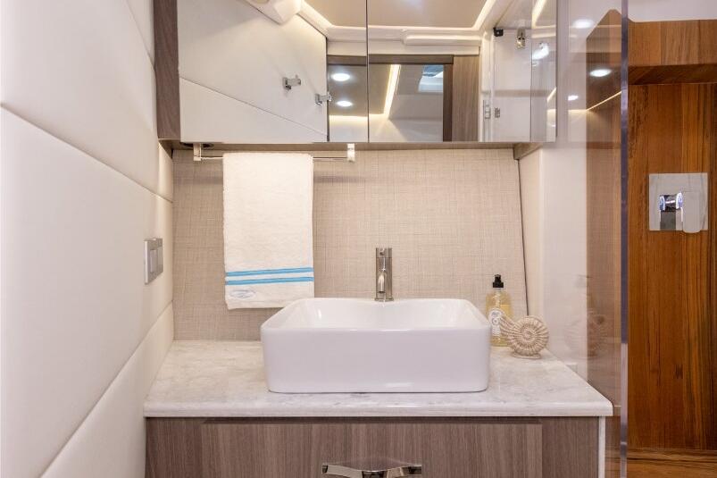 Regal 36 Grande Coupe 0 15