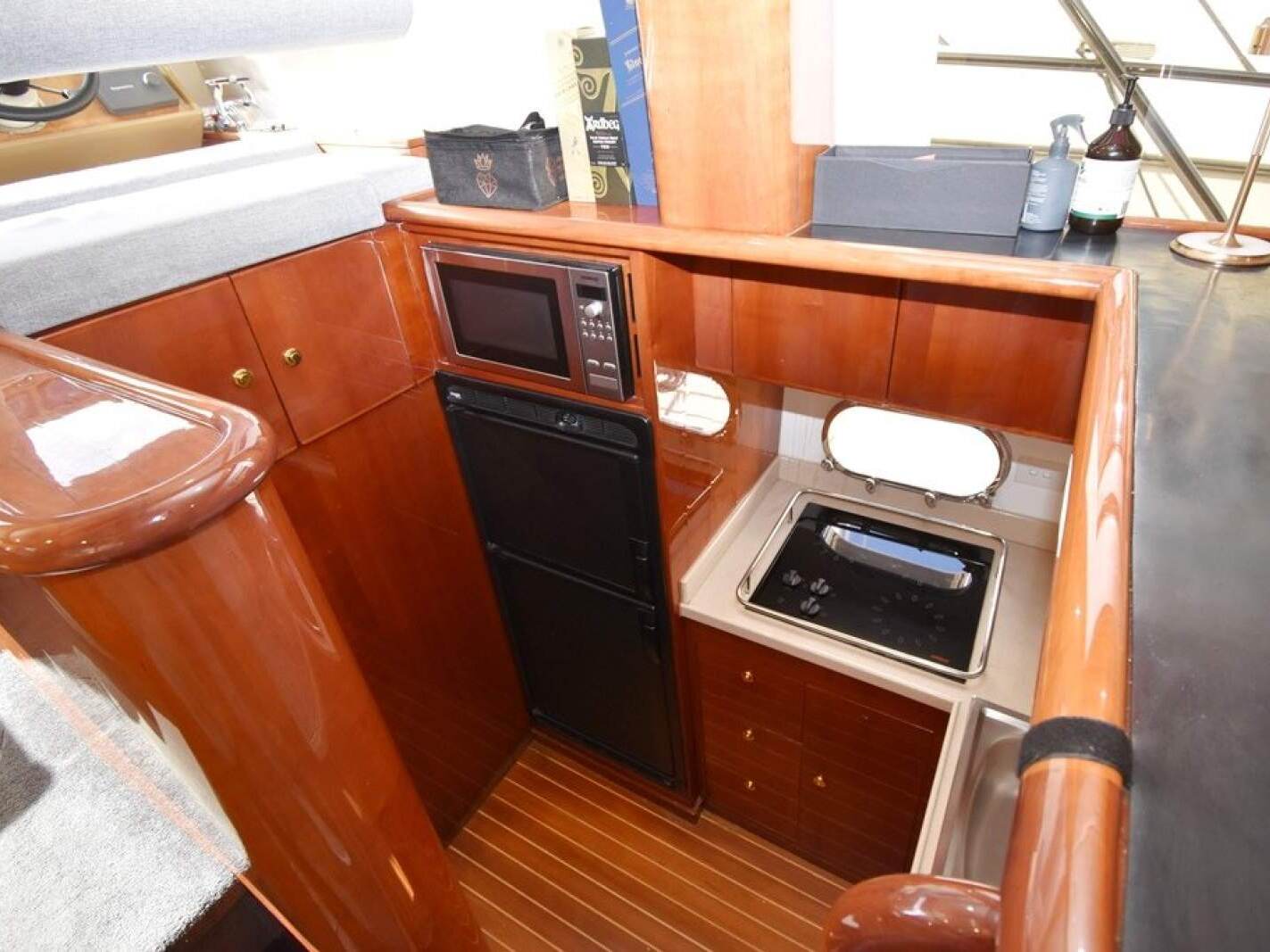 Majesty Yachts 50 0 06