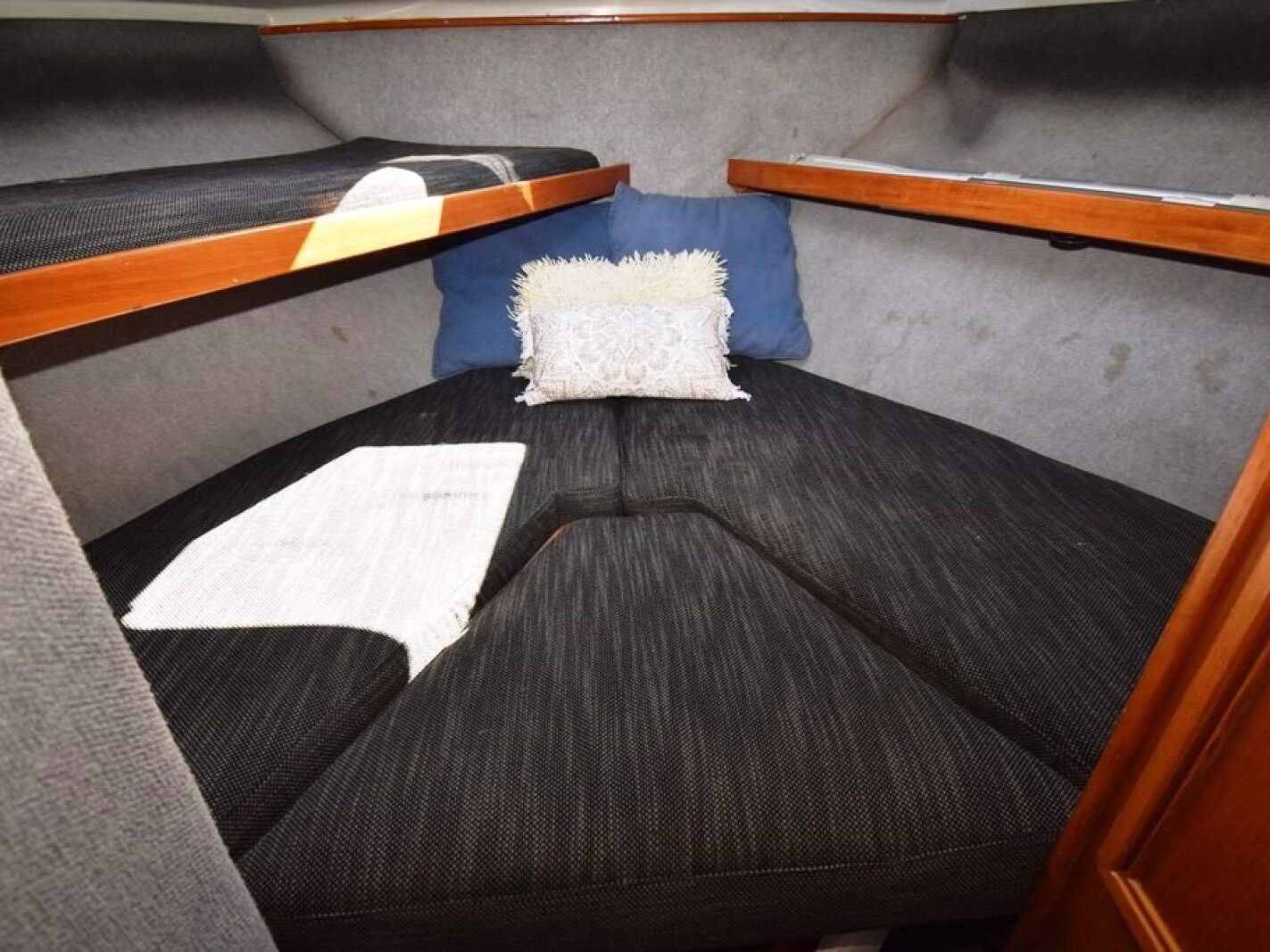 Riviera 35 Flybridge 0 09