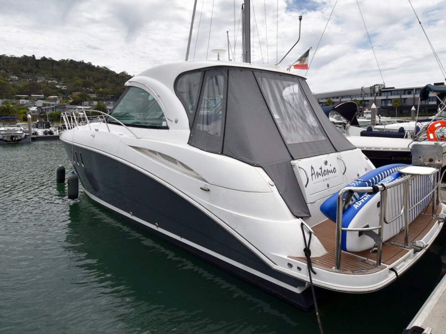 Cruisers Yachts 390 Express Coupe 0 14