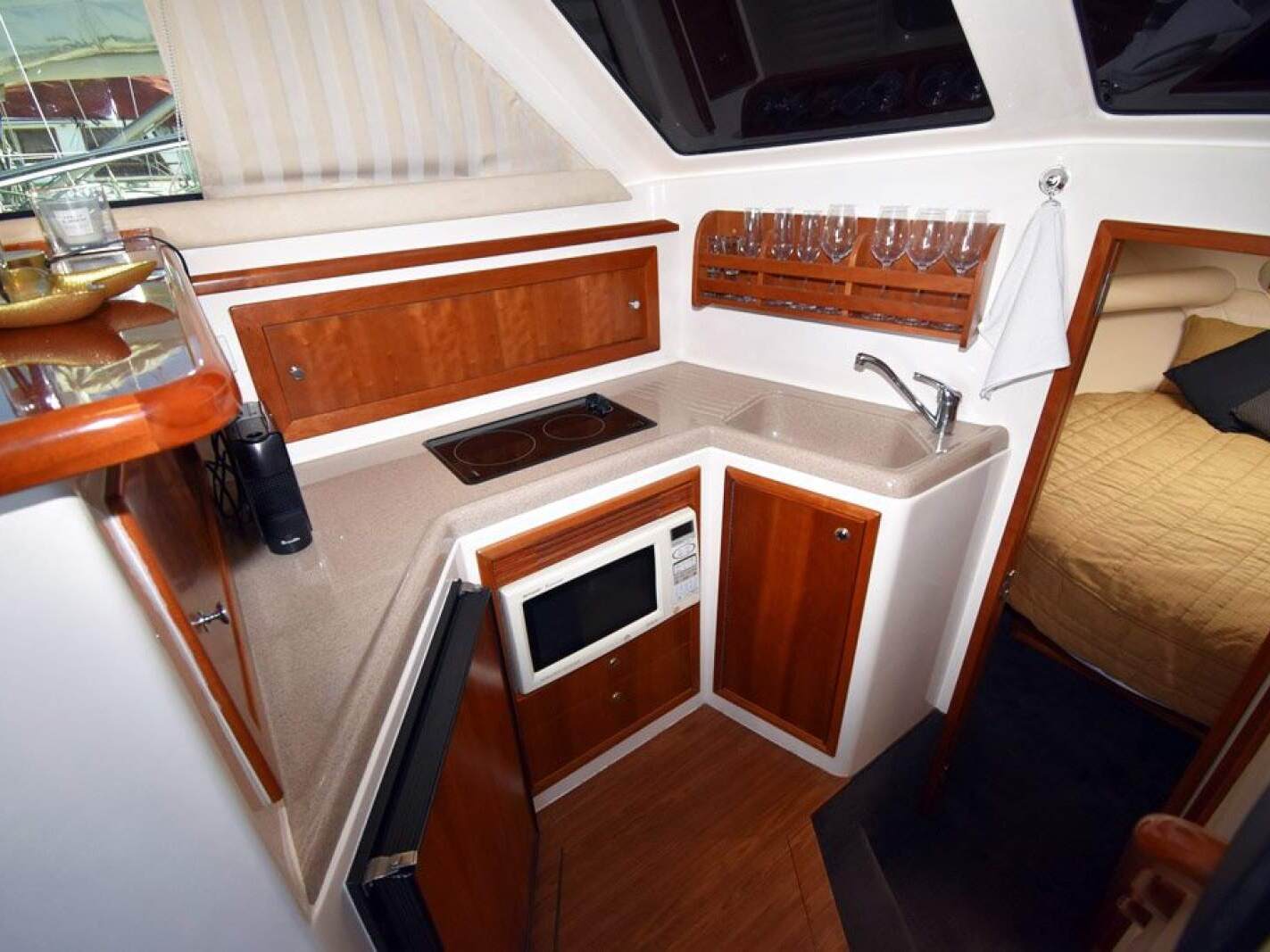 Riviera 3350 Flybridge 0 06