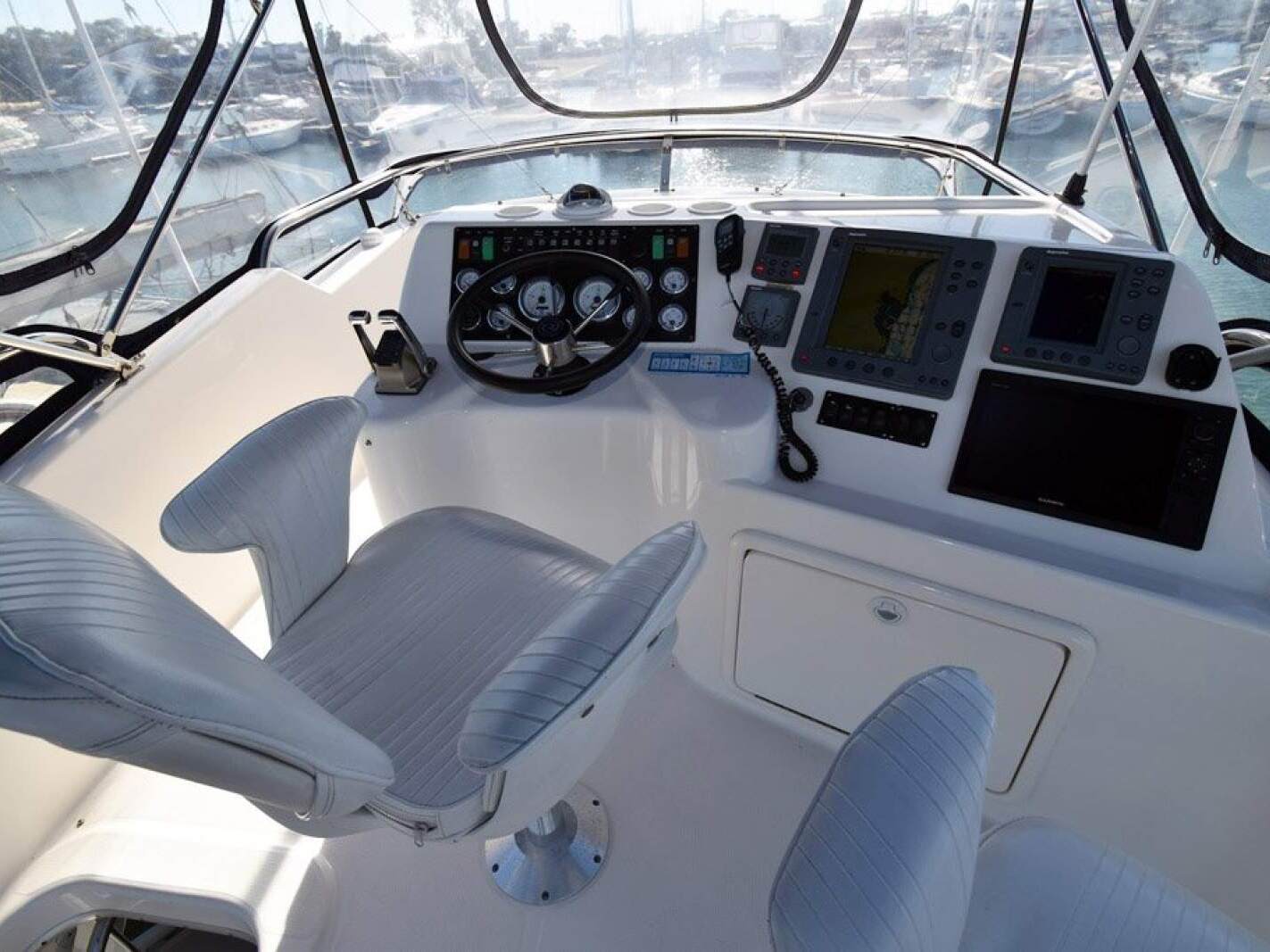 Riviera 3350 Flybridge 0 25