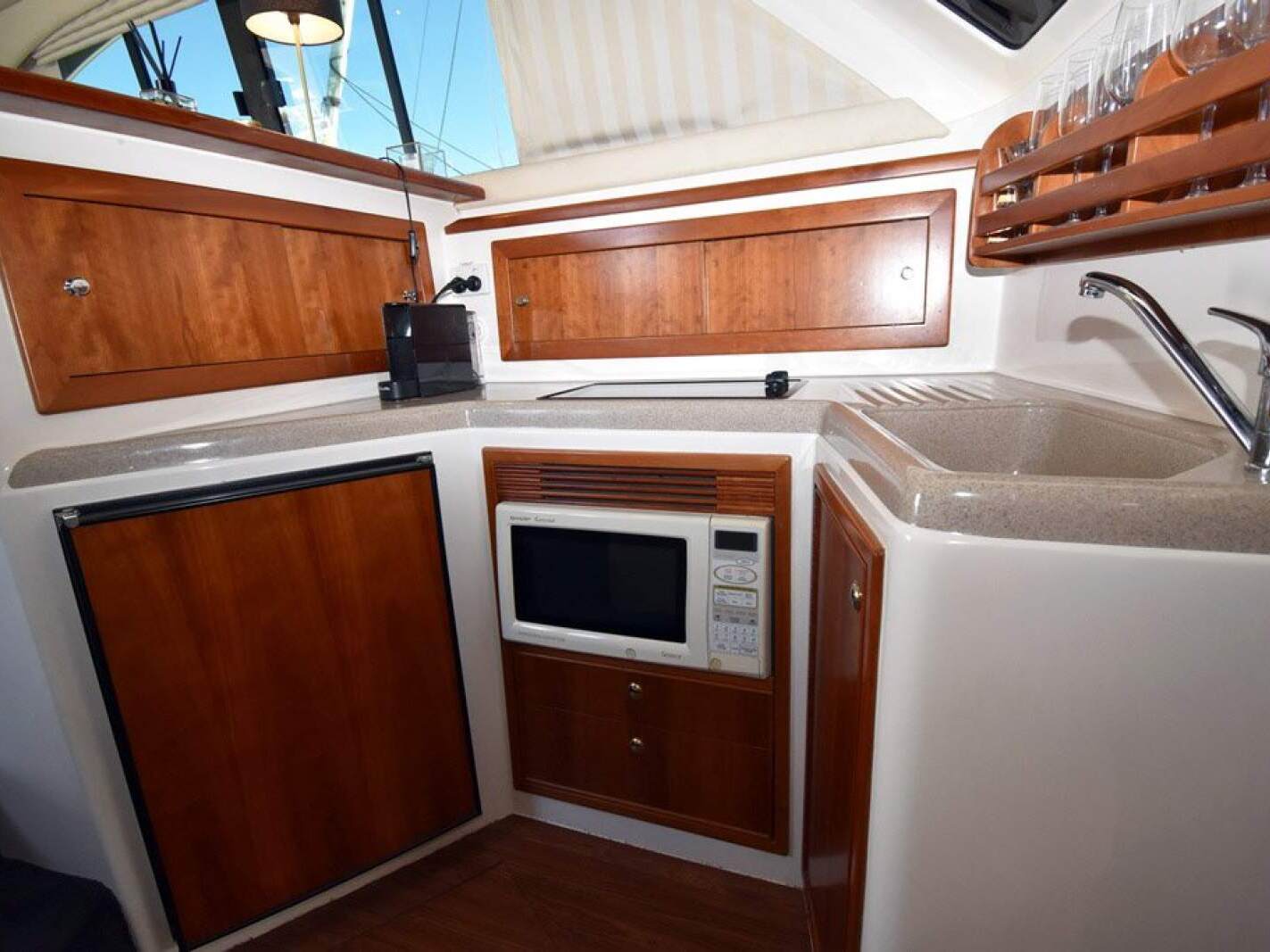 Riviera 3350 Flybridge 0 07