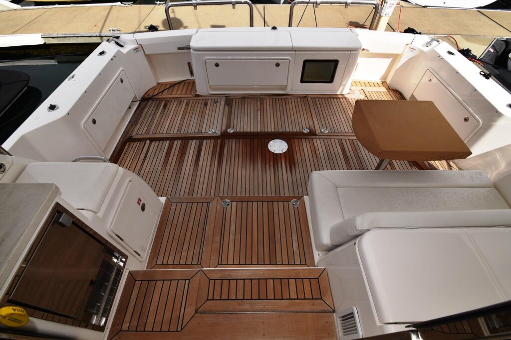 Riviera 50 Enclosed Flybridge 0 22