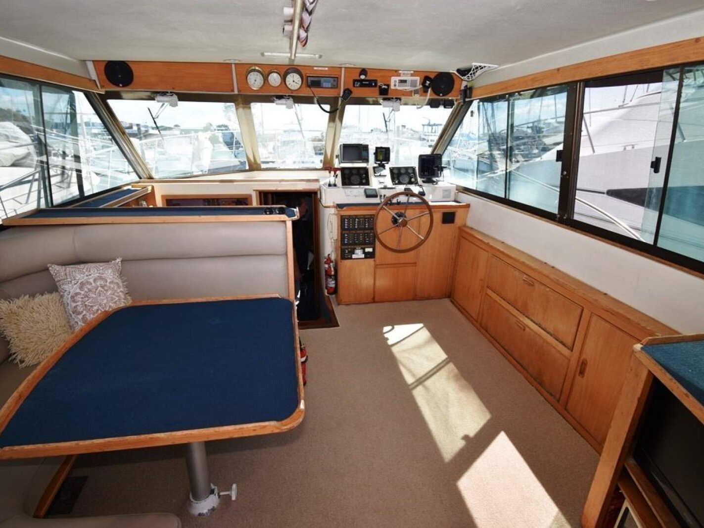 Riviera 35 Flybridge 0 03