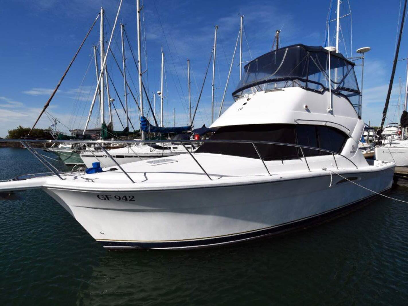 Riviera 3350 Flybridge 0 02