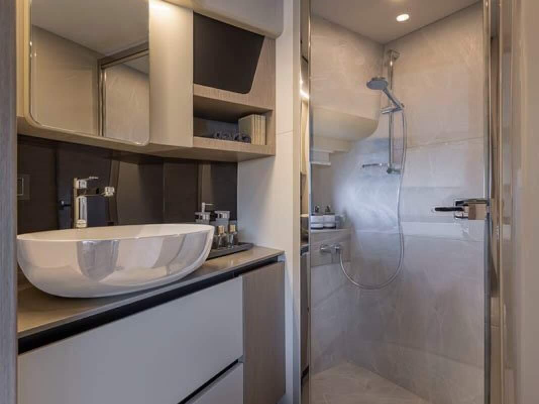 Absolute 48 Coupe 0 12