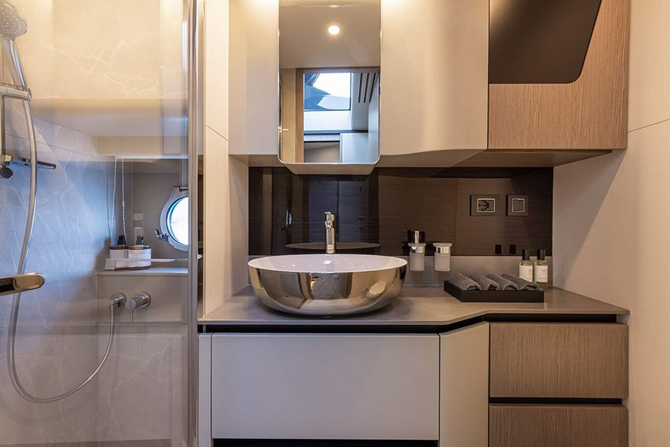 Absolute 48 Coupe 0 08