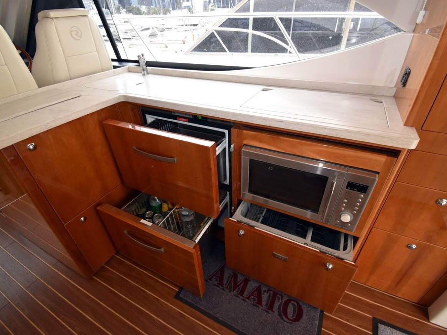 Riviera 5000 Sport Yacht 0 08