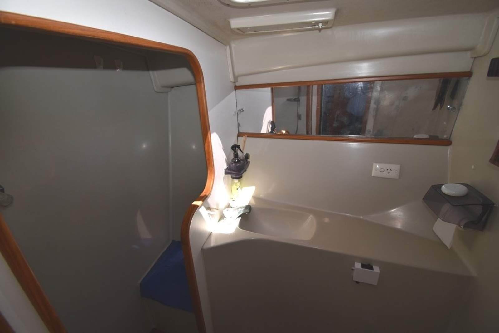 Riviera 35 Flybridge 0 13