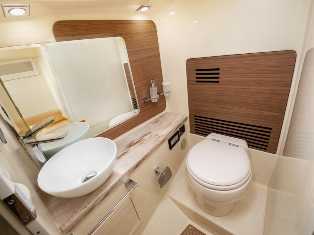 Chris Craft Launch 31 GT 0 05