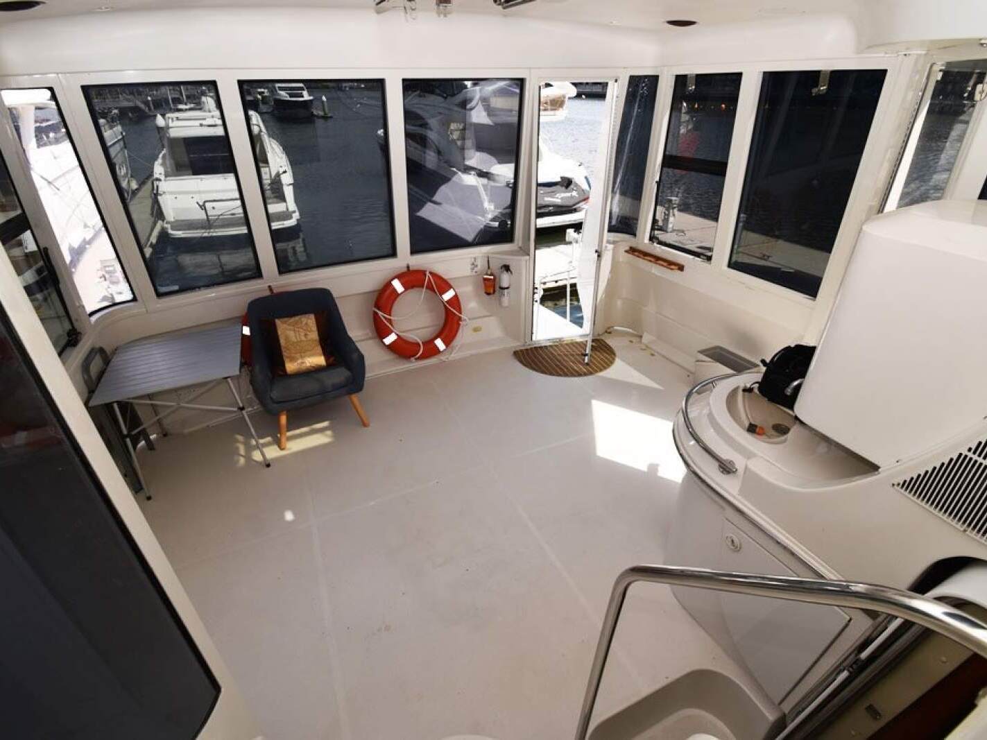 Carver 564 Motor Yacht 2003 22