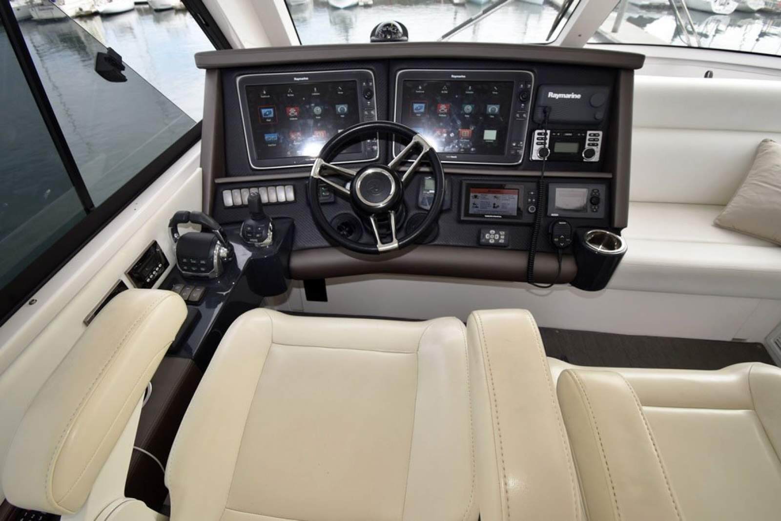 Riviera 50 Enclosed Flybridge 2015 32