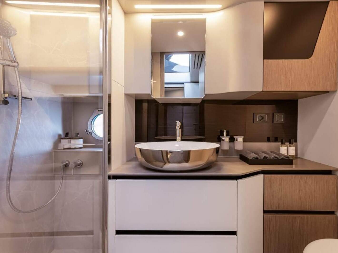 Absolute 48 Coupe 0 07