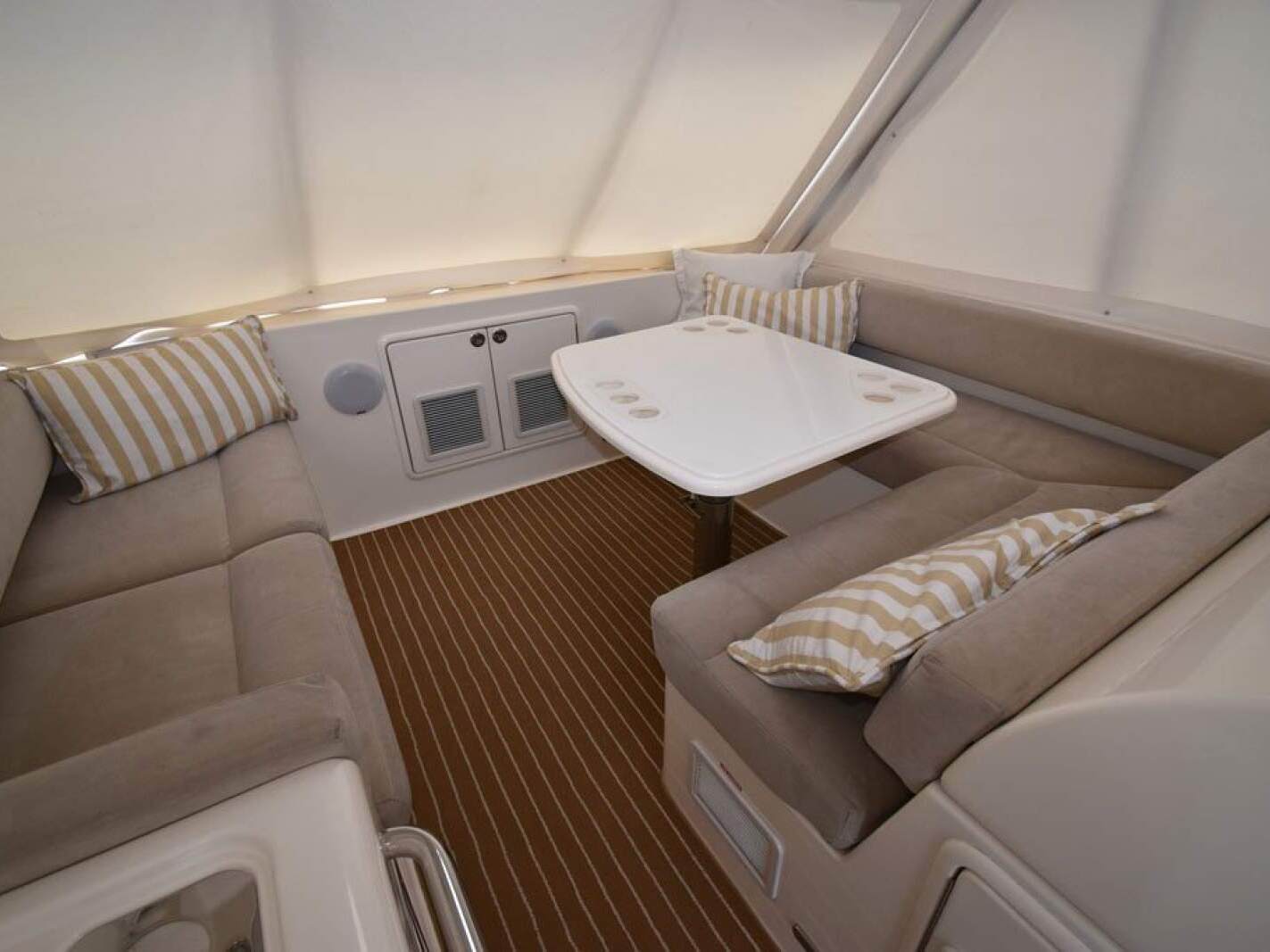 Riviera 47 Enclosed Flybridge 0 24