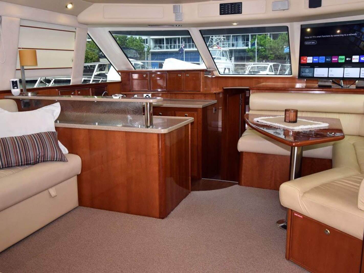 Riviera 47 Enclosed Flybridge 0 06