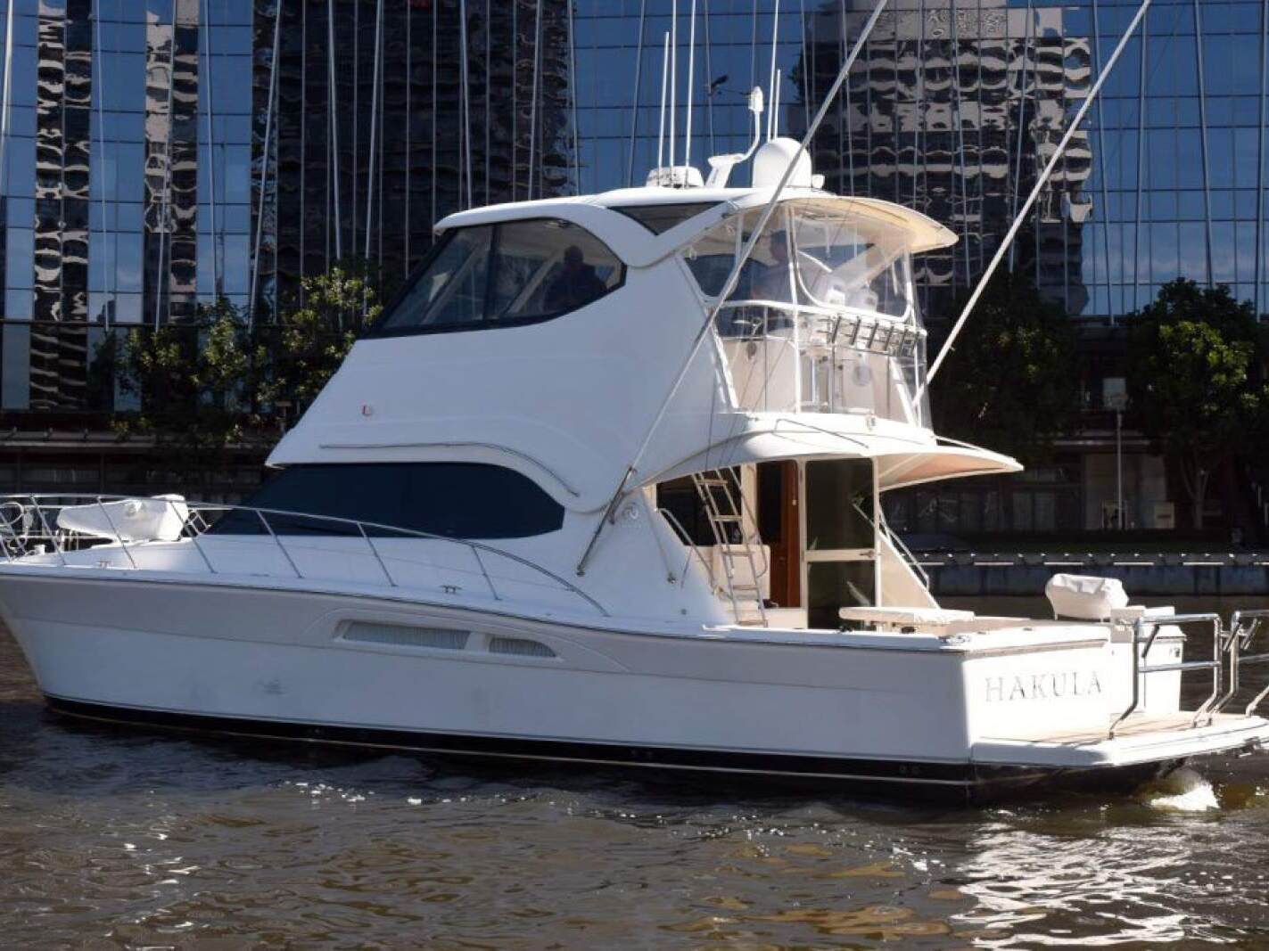 Riviera 47 Enclosed Flybridge 0 01
