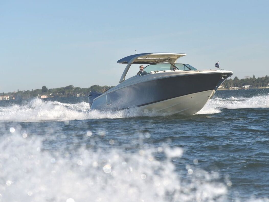 Chris Craft Launch 35 GT 2022 02