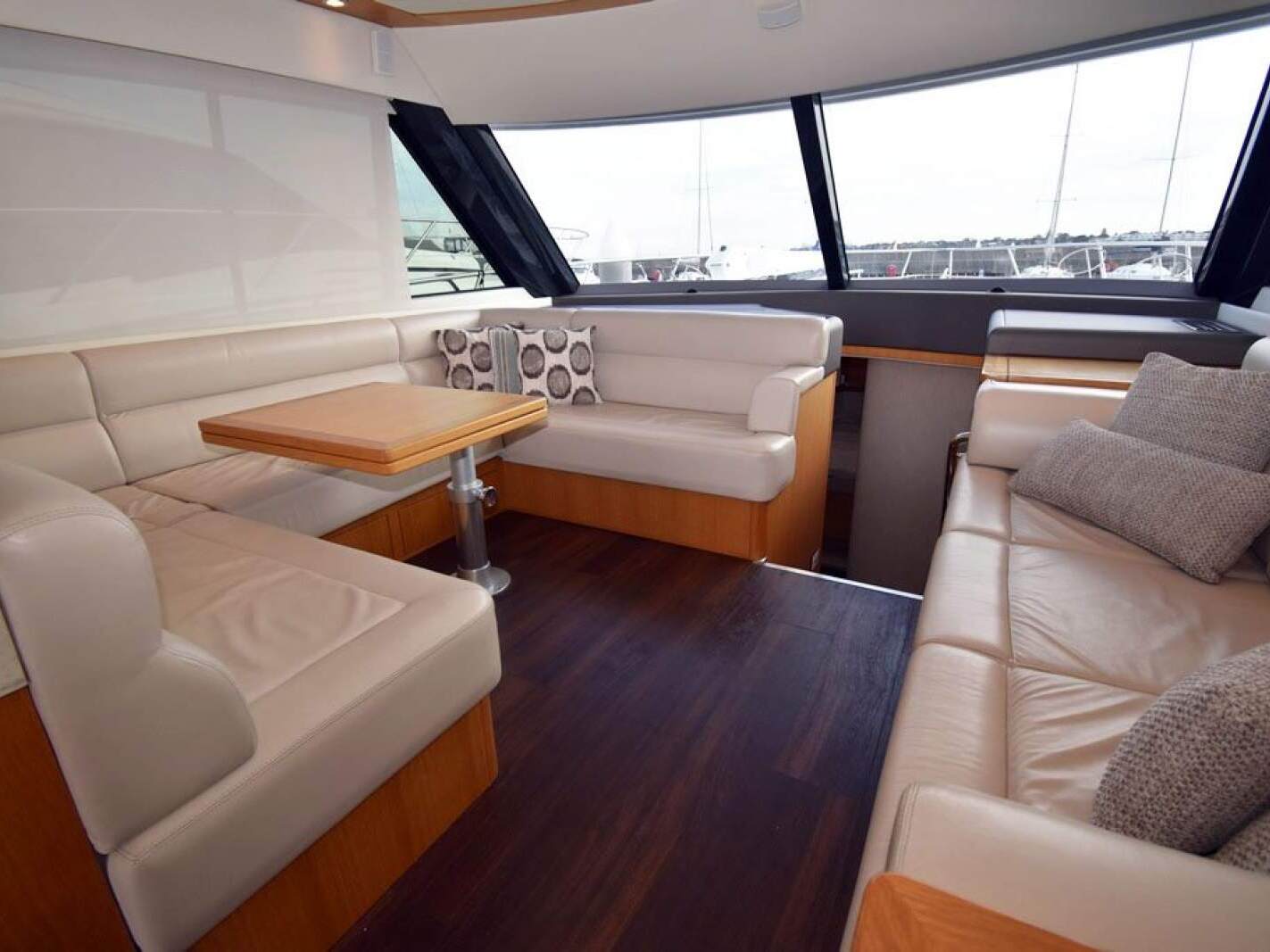 Riviera 50 Enclosed Flybridge 0 11