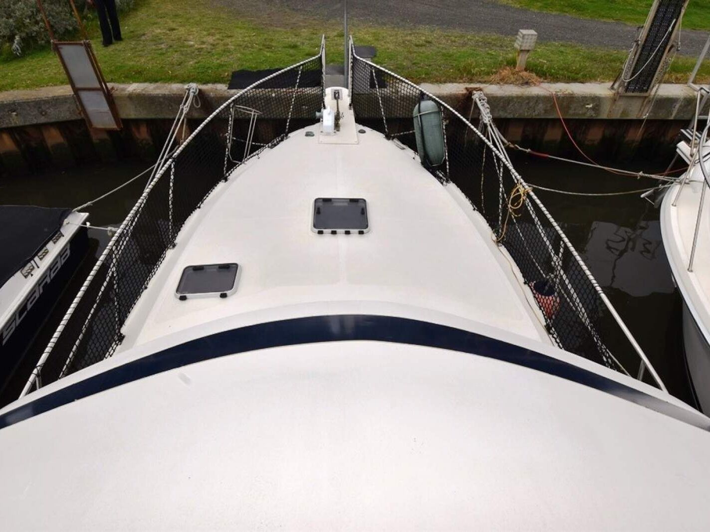 Mustang 3800 Flybridge Cruiser 1995 15