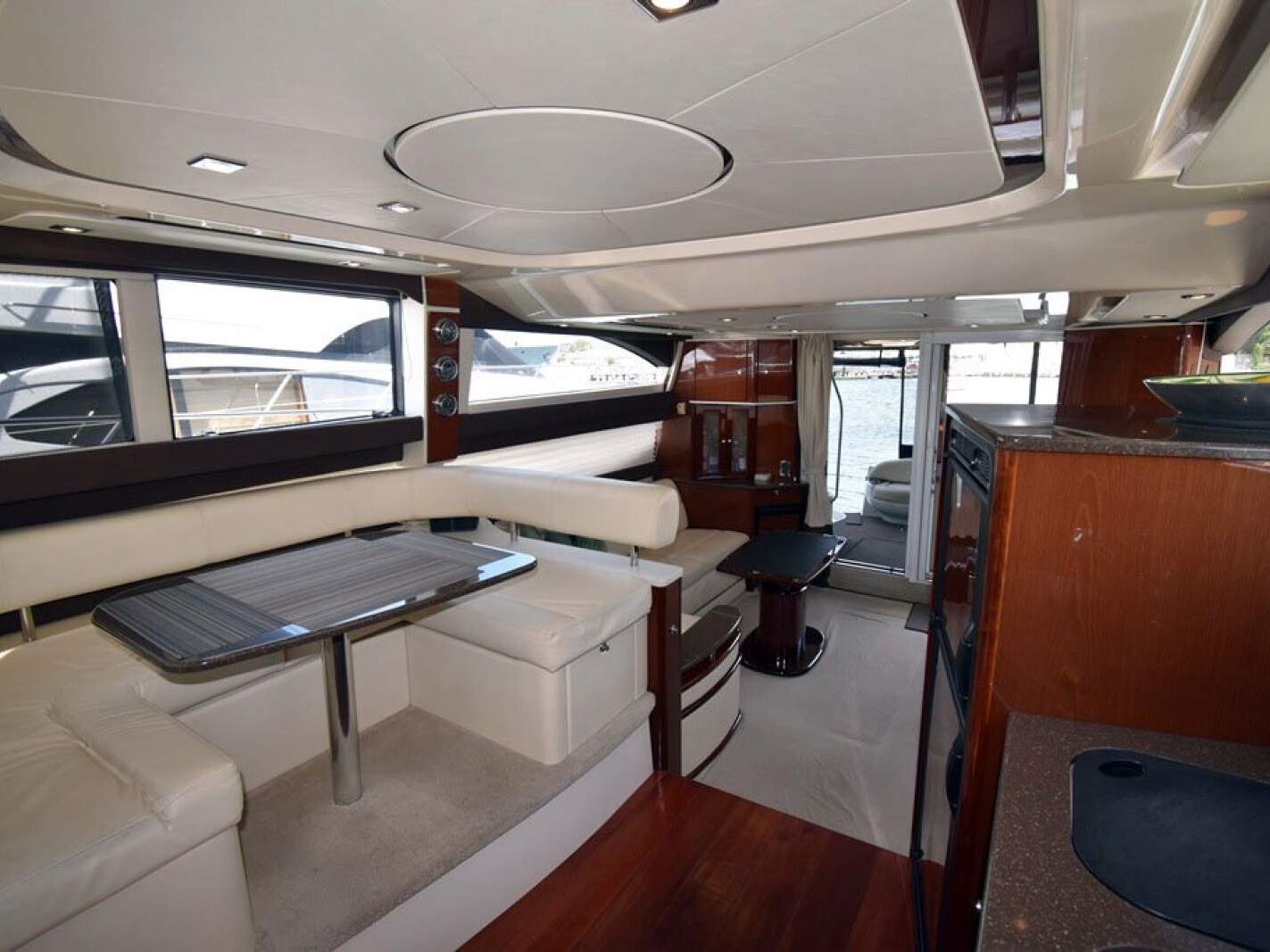 Meridian 441 Flybridge 0 06