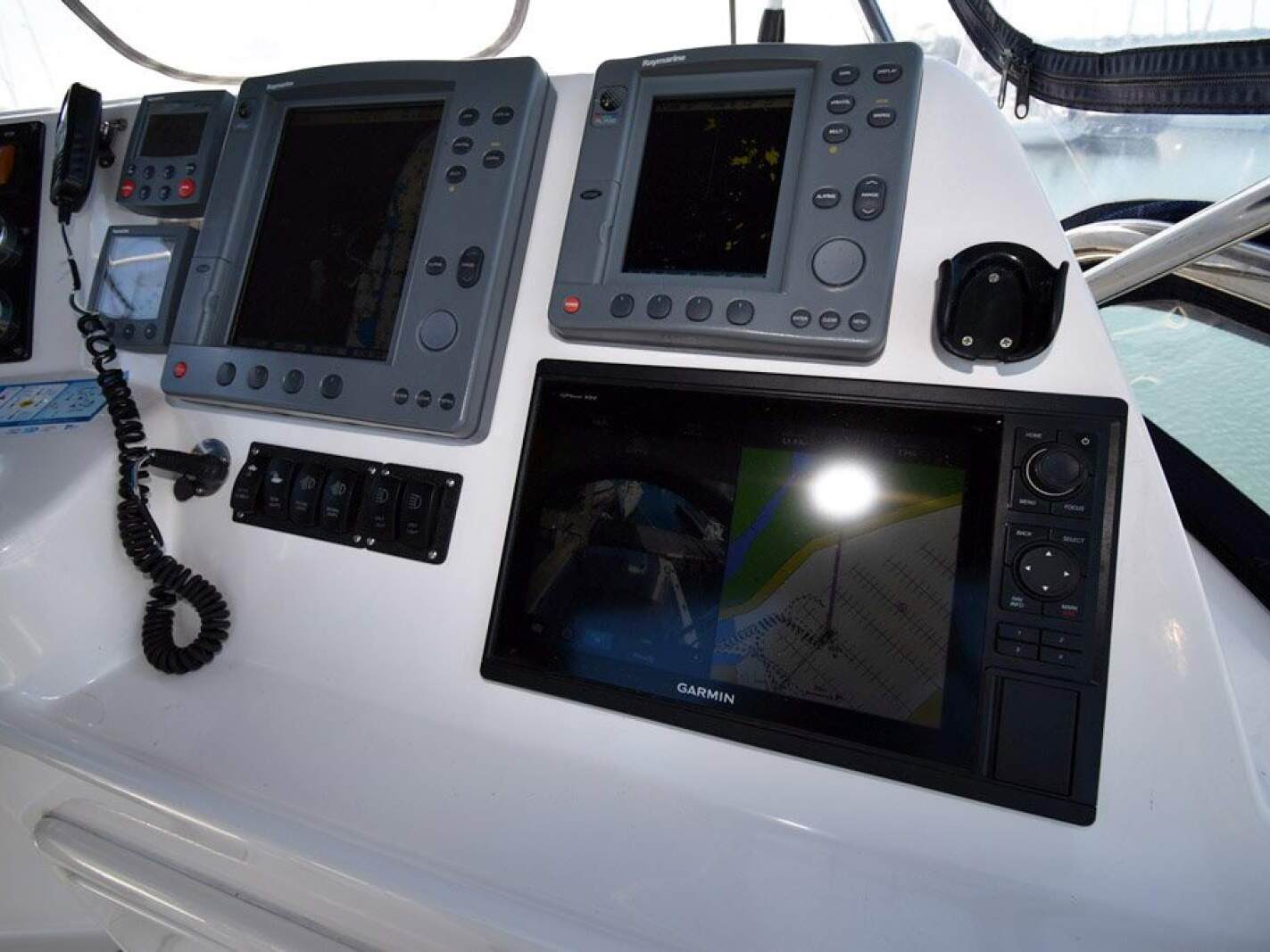 Riviera 3350 Flybridge 0 27