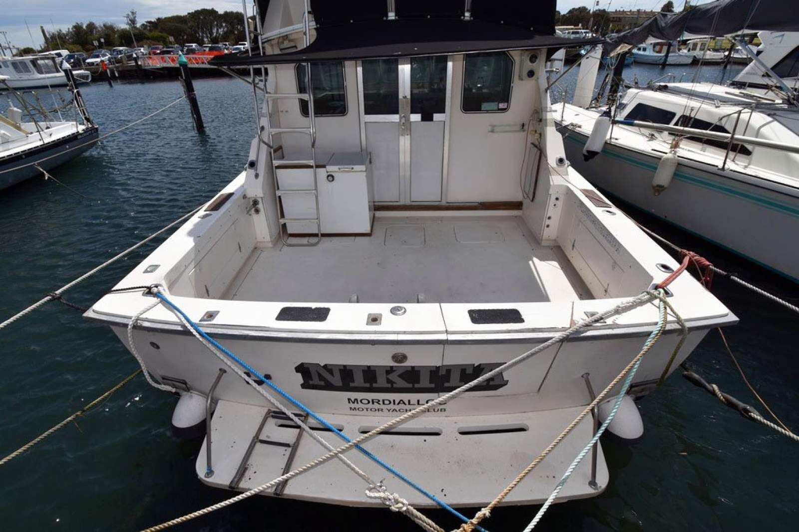 Bertram 35 Flybridge 0 12