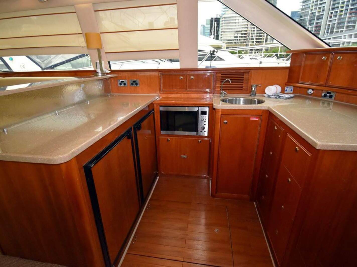 Riviera 47 Enclosed Flybridge 0 09