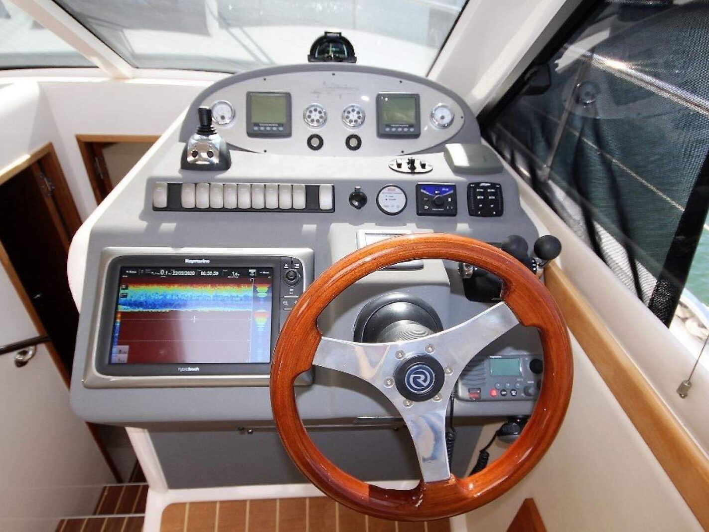 Riviera 3600 Sport Yacht 0 13