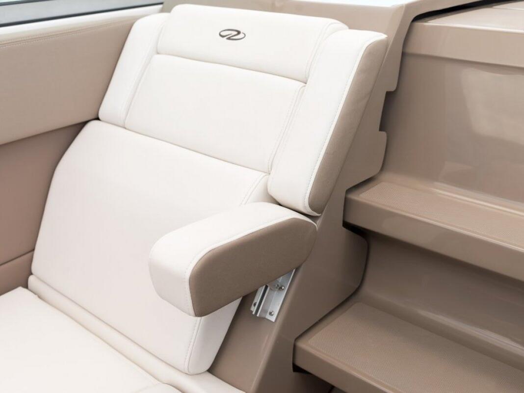 Regal 28 Express 0 12