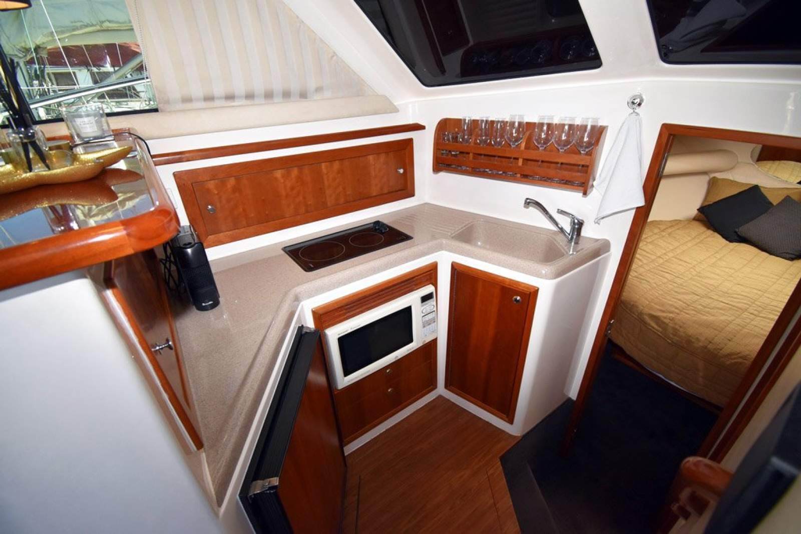 Riviera 3350 Flybridge 0 06