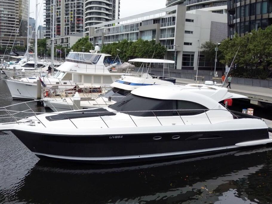 Riviera 5000 Sport Yacht 2011 00