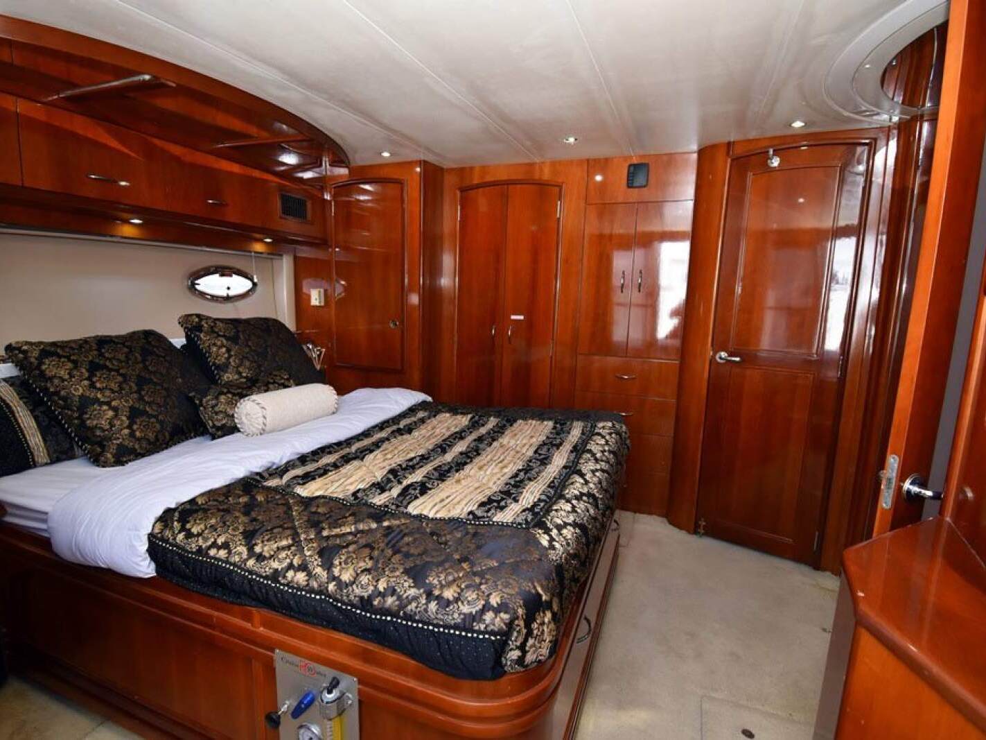 Carver 564 Motor Yacht 2003 09