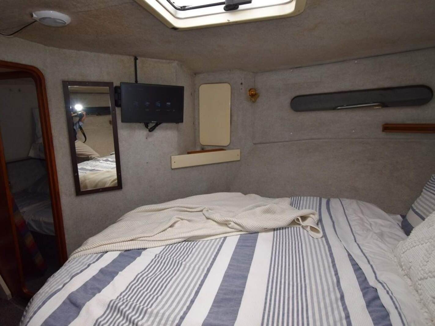 Mustang 3800 Flybridge Cruiser 1995 08