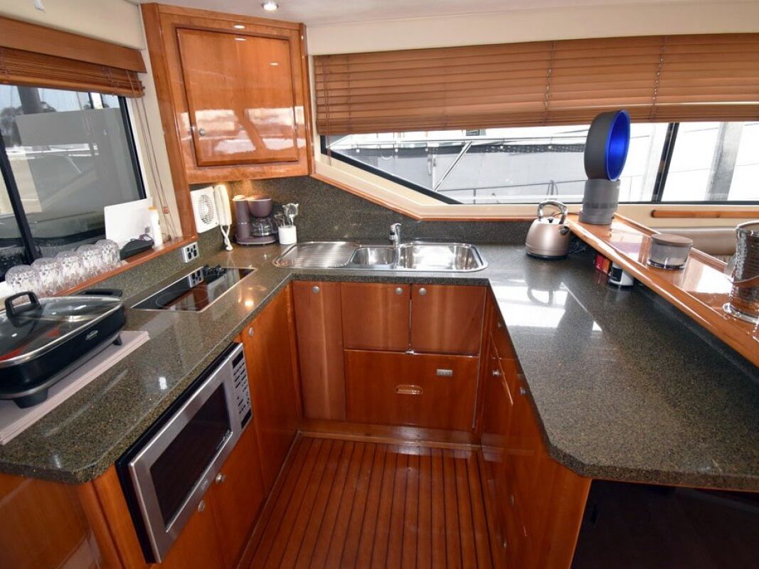 Kingfisher 56 Royale 0 06