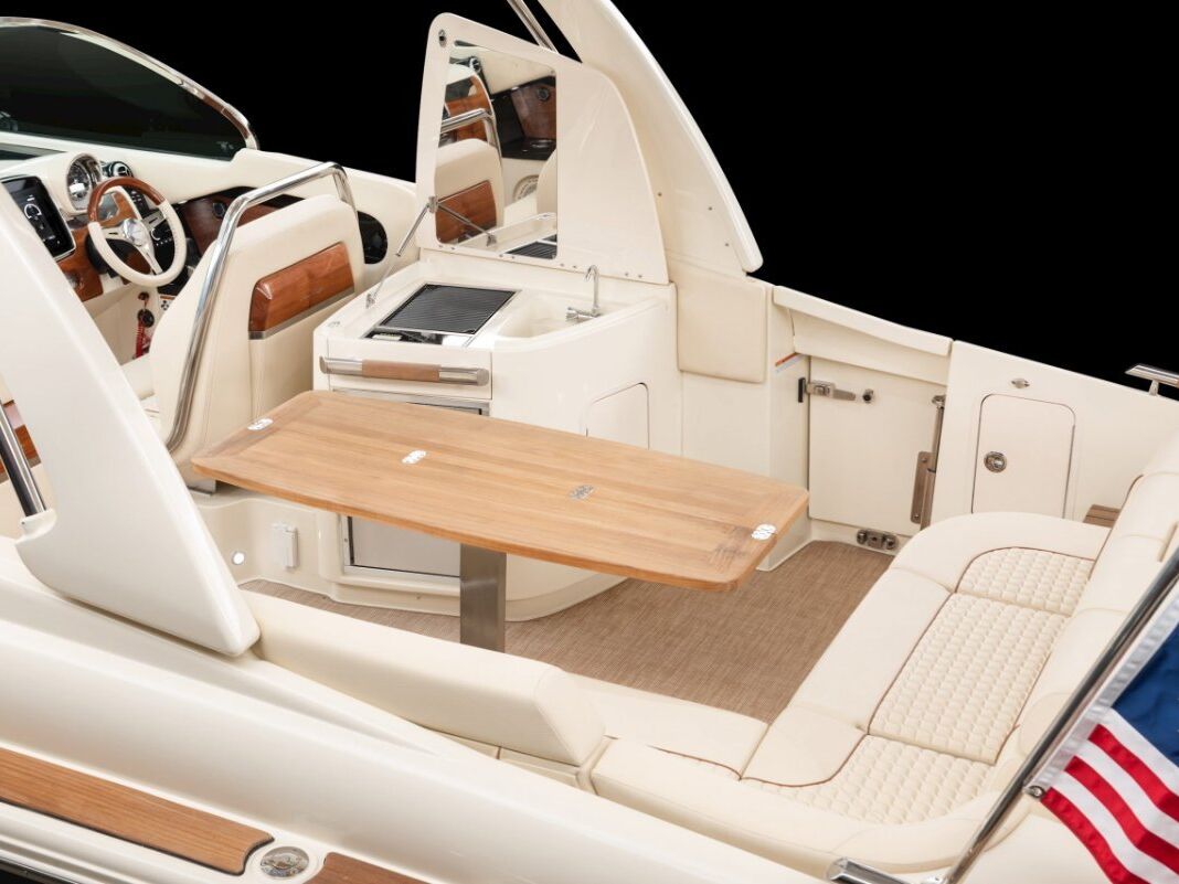 Chris Craft Launch 31 GT 0 04
