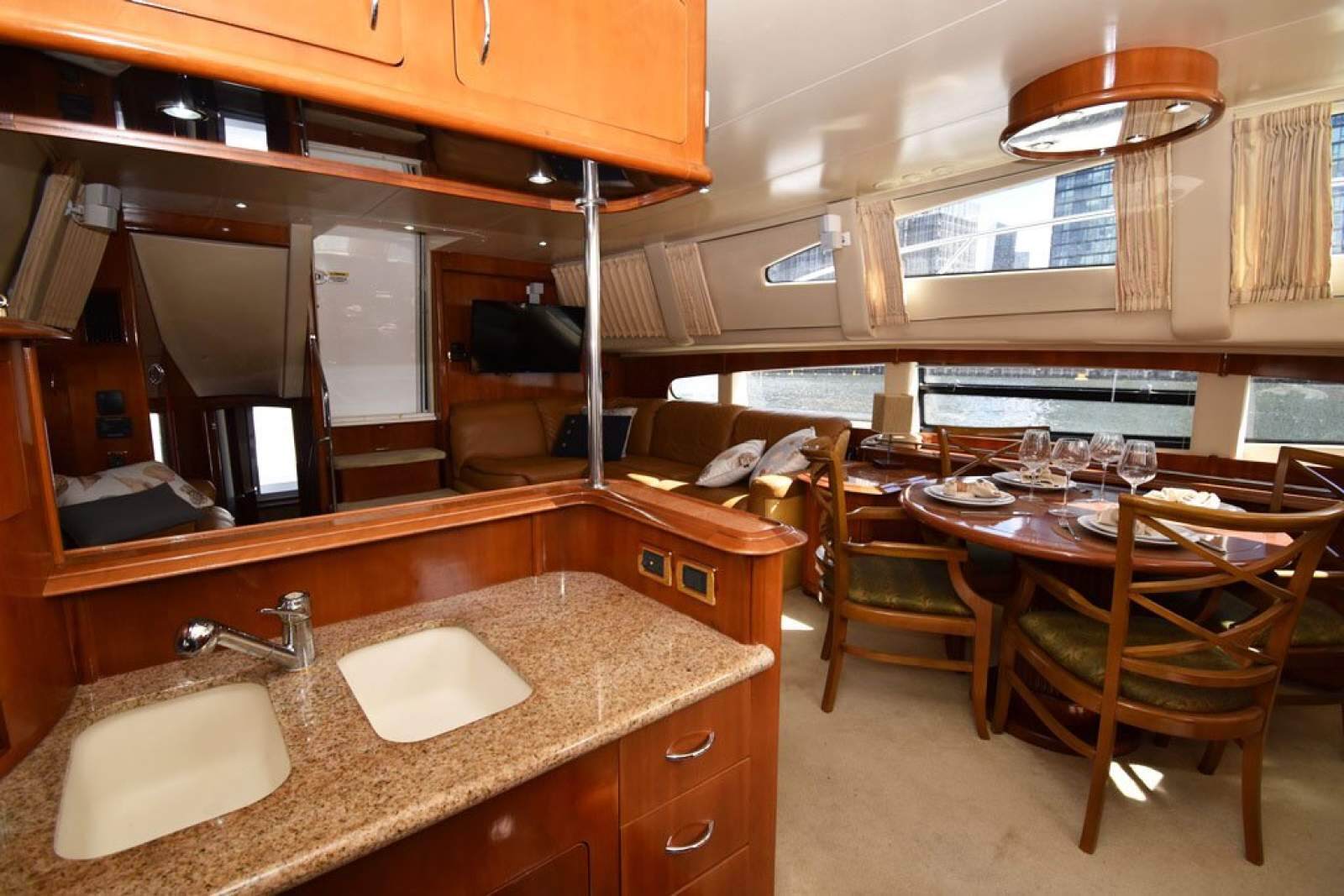 Carver 564 Motor Yacht 2003 06